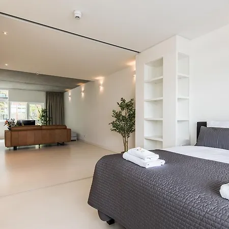 Short Group Houthavens Serviced * 암스테르담